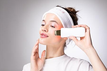  YOUTHFUL SKIN THANKS TO ASTRONAUTS: THE HISTORY OF RED LIGHT USAGE AND ITS REJUVENATING EFFECTS